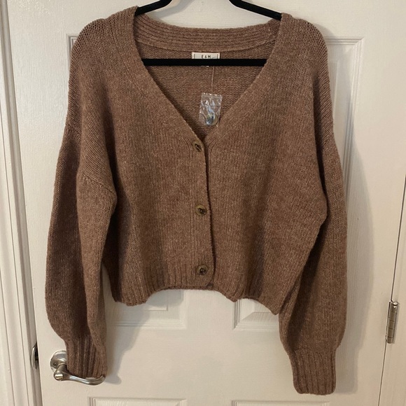 E&M Sweaters - E&M cropped sweater size large